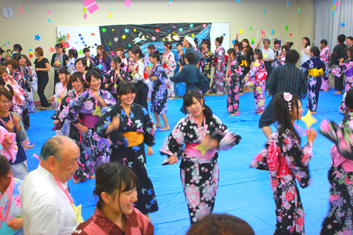最後はみんなでダンス!勇気100%に合わせて